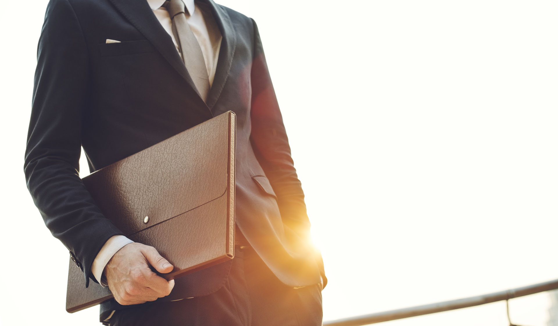 Nous croyons fermement que la gestion des opérations transparente et le service client attentif sont des piliers essentiels pour bâtir la confiance et la réputation dans le secteur concurrentiel de la communication. Grâce à ces valeurs fondamentales, notre agence vise à dépasser les attentes des clients et à établir des partenariats fructueux à long terme.