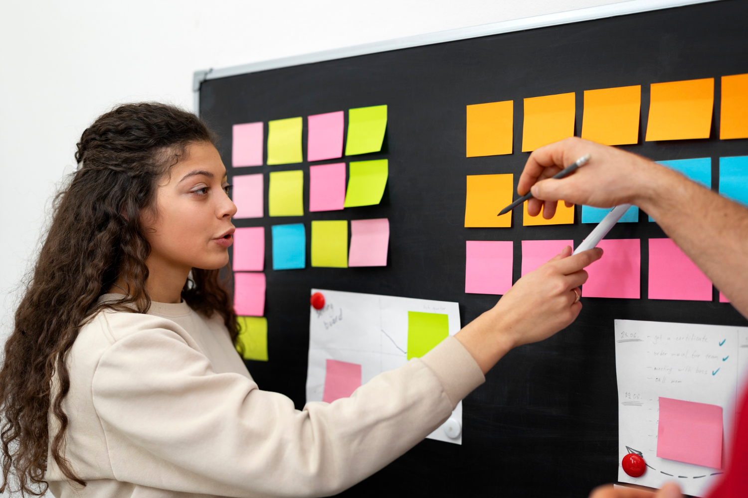 La première étape d'un plan d'action réussi consiste à comprendre les besoins et les attentes de vos clients. Menez des entretiens approfondis pour cerner leurs objectifs, leur budget et leur vision de l'événement. Cette approche centrée sur le client est cruciale pour la satisfaction et la fidélisation de la clientèle.