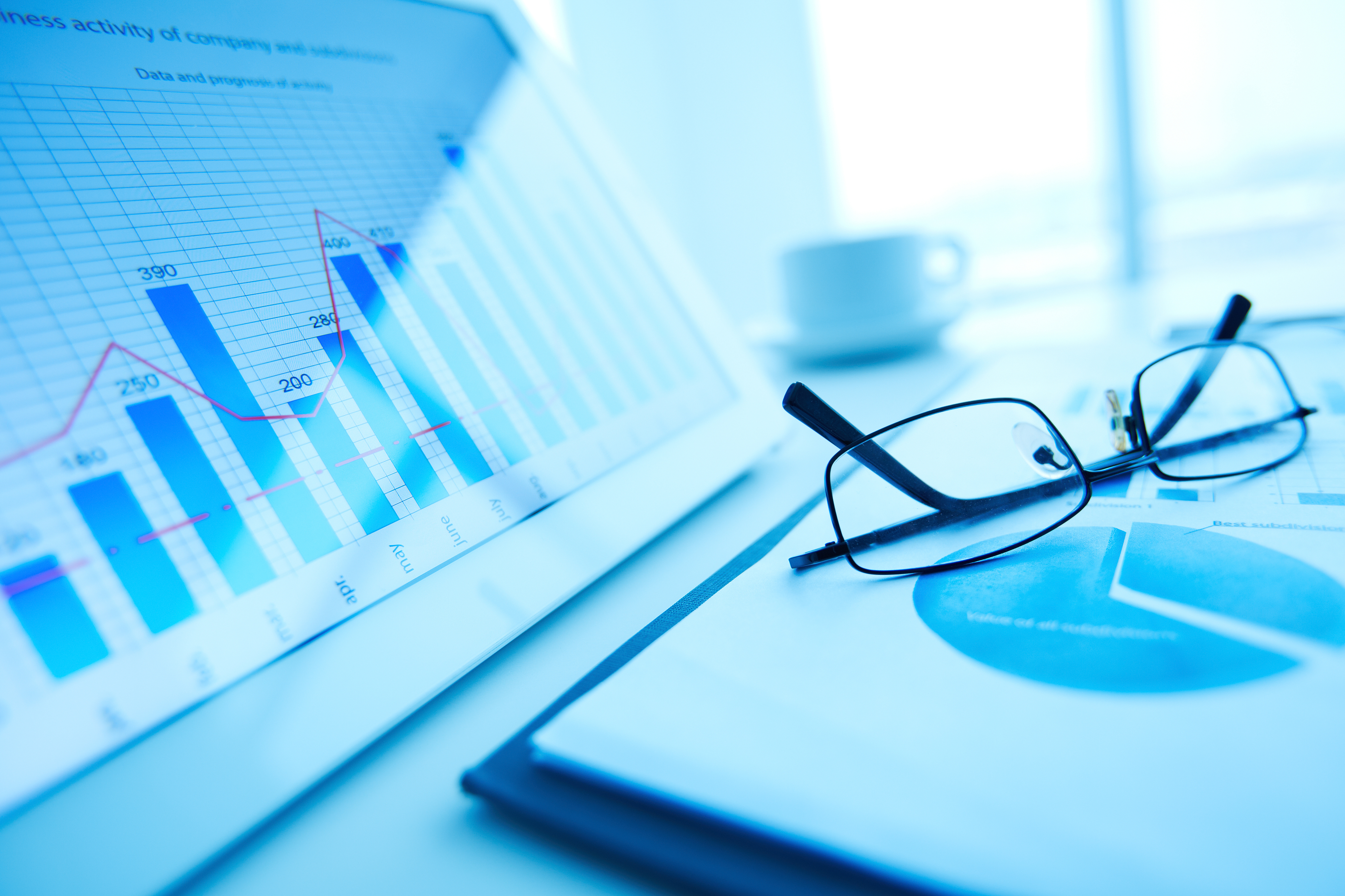 Un plan financier pour un business plan d'une agence immobilière est essentiel pour démontrer la viabilité et la rentabilité de votre entreprise. Voici les éléments clés que vous devriez inclure dans votre plan financier :