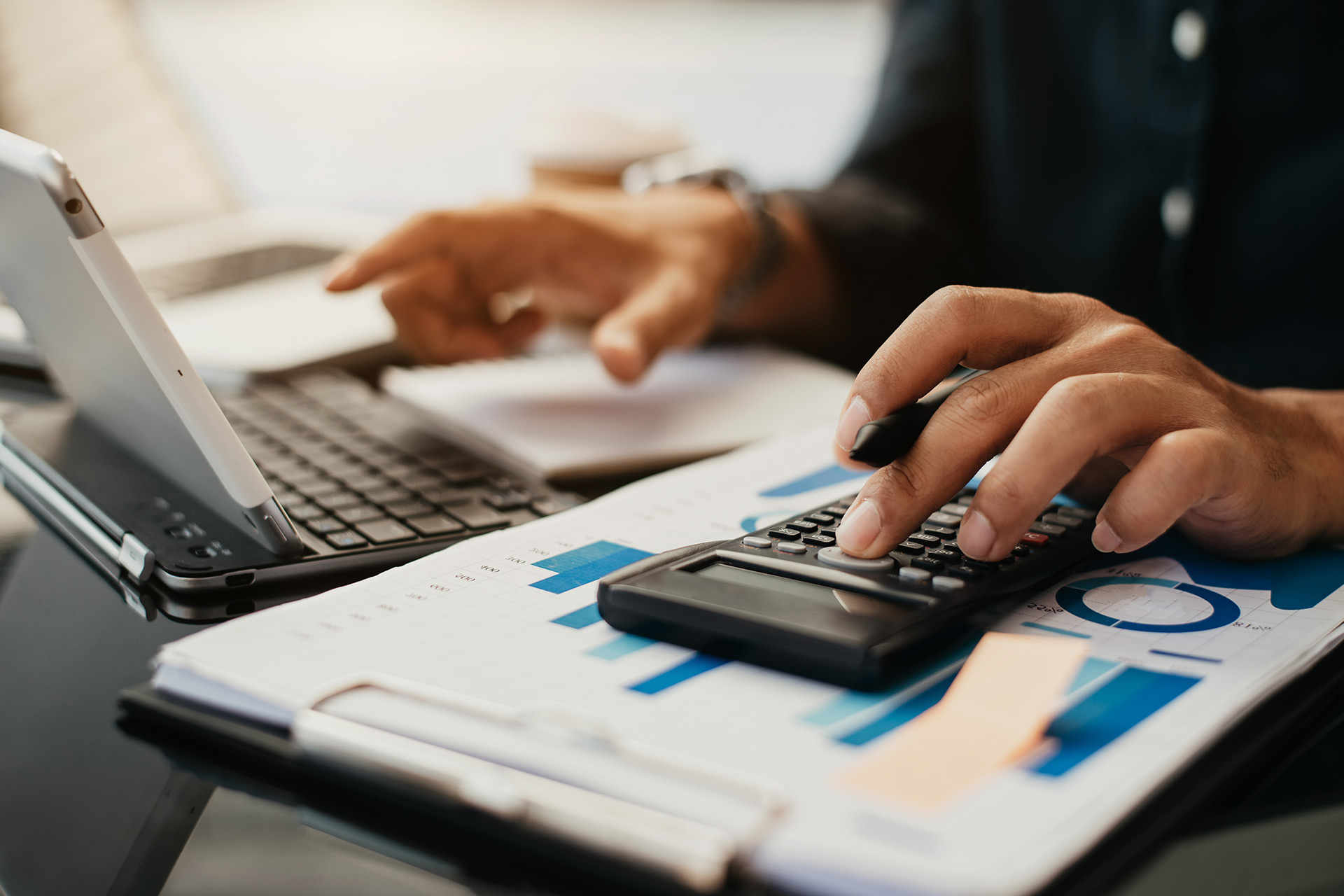 En gérant ces aspects de manière proactive, un propriétaire ou un gestionnaire de bar peut créer une expérience positive pour les clients tout en maintenant une opération efficace et rentable.