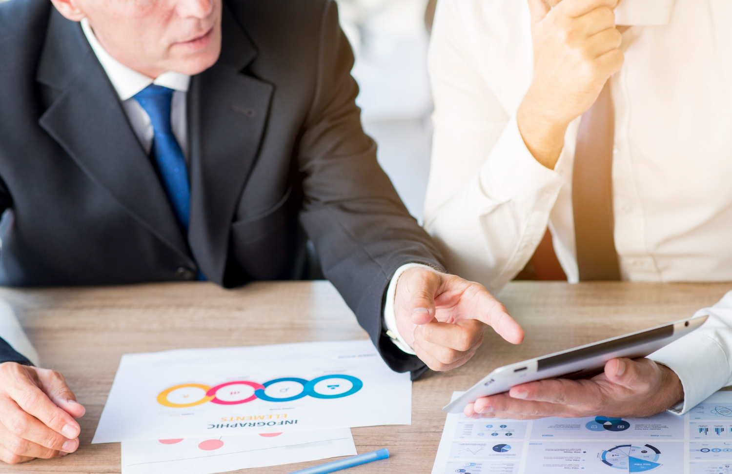Une fois que votre centre de bien-être et spa est opérationnel, la gestion quotidienne est cruciale. Surveillez les performances, recueillez les commentaires des clients et adaptez votre offre en conséquence. La satisfaction du client est la clé de la croissance continue.