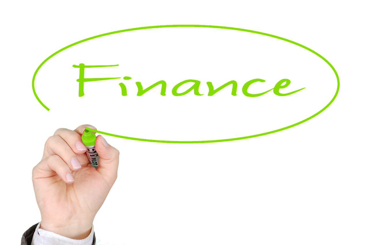 Les prévisions financières et la gestion pour une crêperie sont essentielles pour planifier, organiser et contrôler les activités financières de l'entreprise. Cela implique de projeter les revenus, les dépenses et les bénéfices futurs, tout en mettant en place des stratégies pour maximiser la rentabilité et assurer la viabilité à long terme de l'entreprise.