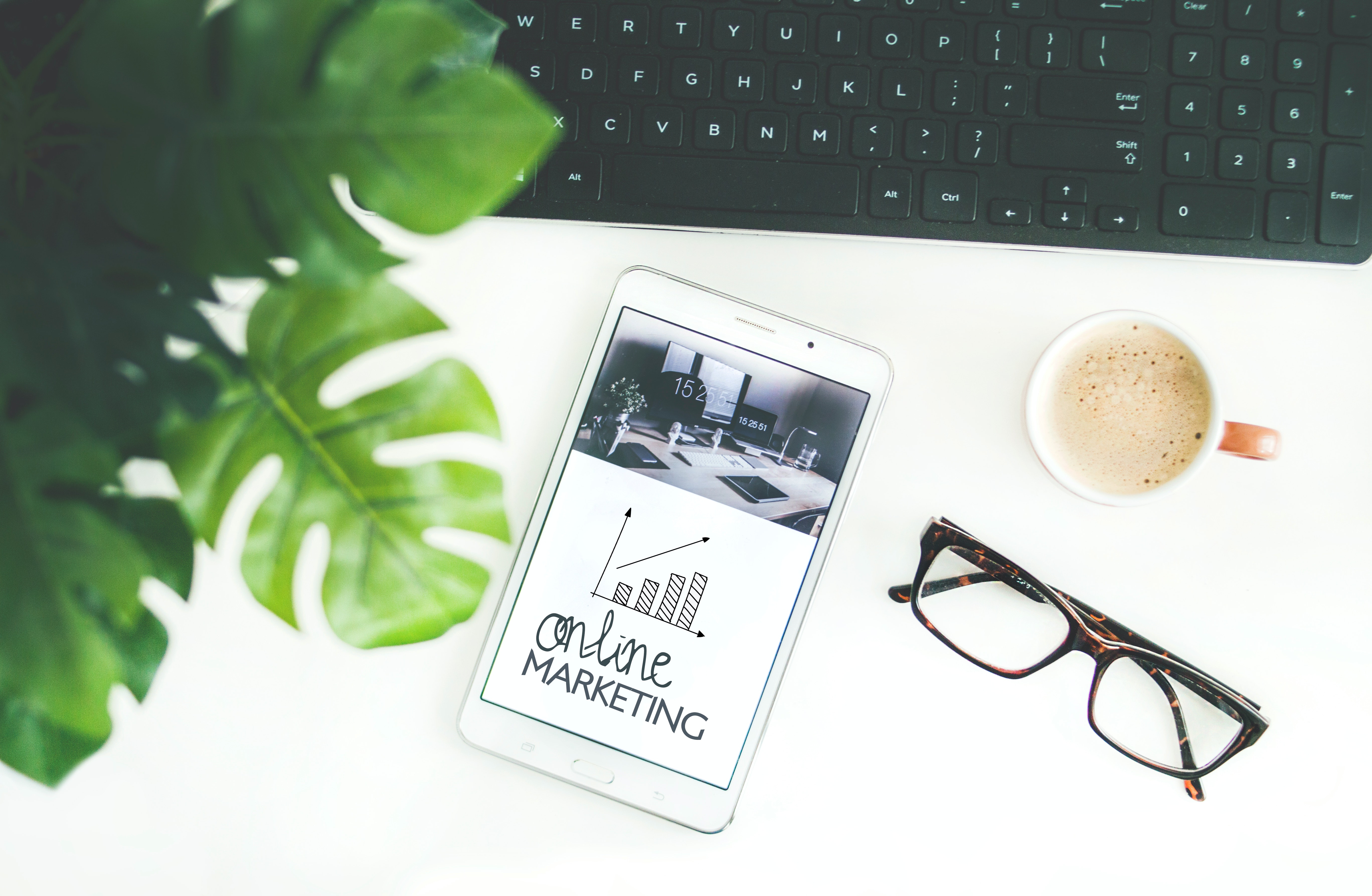 Un plan de marketing continu est essentiel pour assurer la croissance et la pérennité d'un magasin de déguisements. En adoptant une approche stratégique et constante, vous pouvez attirer de nouveaux clients tout en fidélisant ceux existants. 