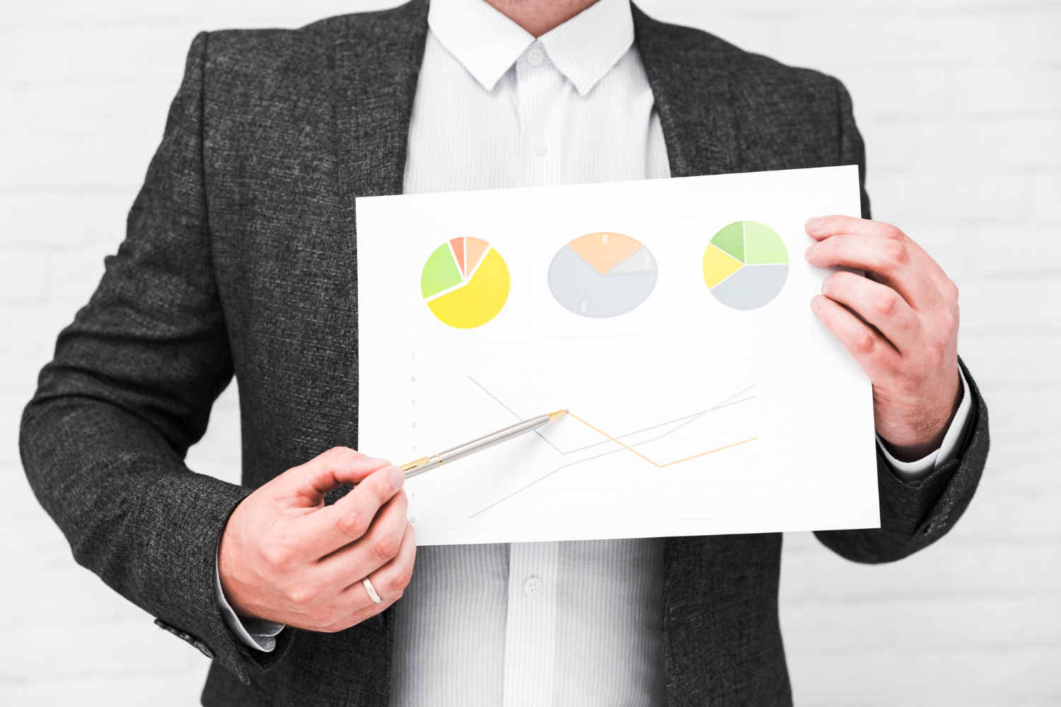 La création et la gestion d'une micro-crèche nécessitent une planification minutieuse pour assurer le succès à long terme de votre entreprise. Dans cette perspective, la gestion opérationnelle et le suivi des performances jouent un rôle crucial. Dans ce guide, nous explorons comment ces éléments peuvent être intégrés de manière efficace dans un business plan pour une micro-crèche, tout en optimisant vos chances de réussite.
