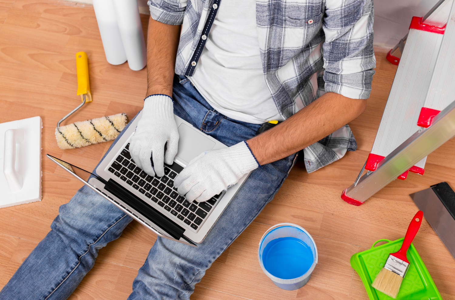 En tant que professionnel de la peinture en bâtiment, la réussite de chaque projet repose sur une mise en œuvre efficace et un suivi méticuleux. Pour garantir la satisfaction du client et la rentabilité de votre entreprise, il est essentiel de mettre en place un processus optimisé de gestion de projets. Voici un guide pratique pour la mise en œuvre et le suivi de projets de peinture en bâtiment.