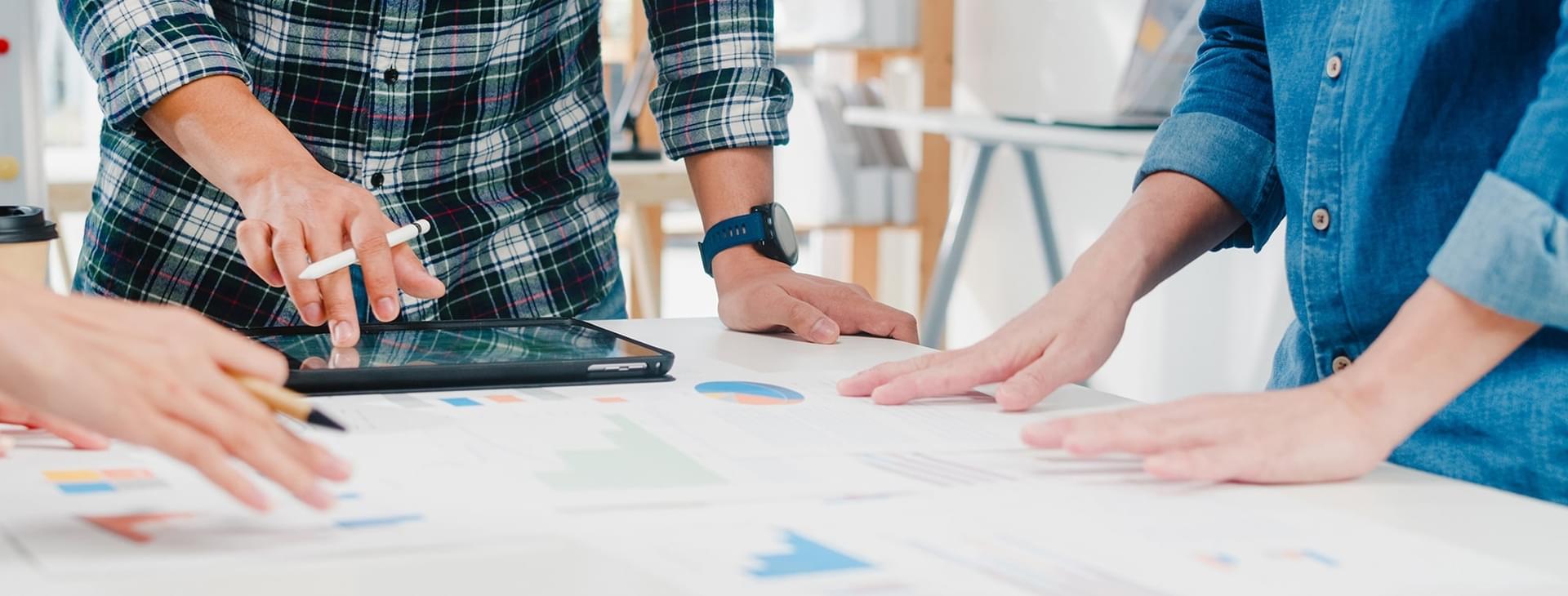 Un plan d'affaires pour une pizzeria devrait être structuré de manière à couvrir tous les aspects importants de l'entreprise, de sa conception initiale à sa mise en œuvre et à sa croissance future.